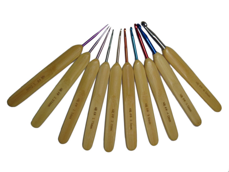 Jarum Rajut Crochet Aluminium Handle Bambu Warna-Warni - Maya Crafts