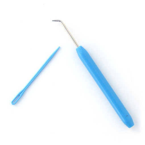 Knitting loom pick needle tool